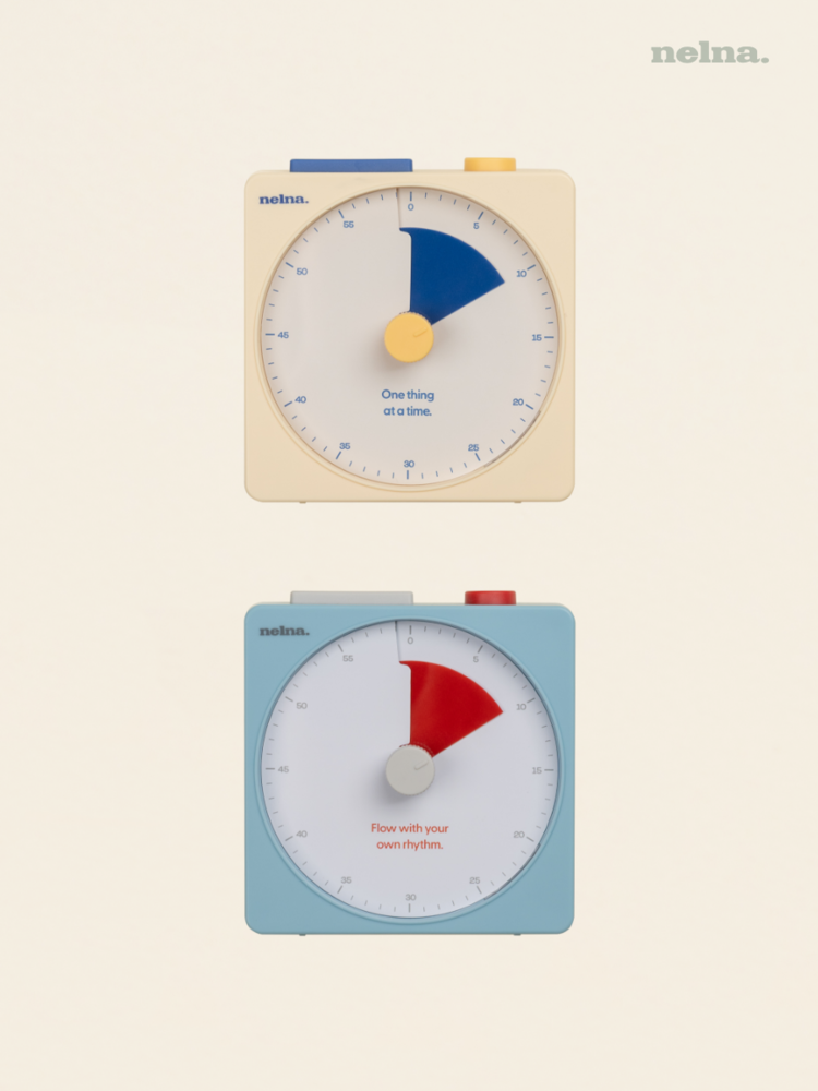 타이머 2개가 위 아래로 놓인 모습