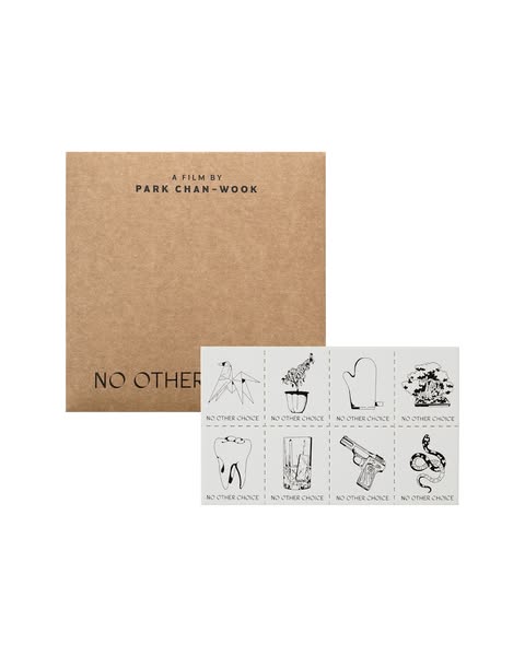 흰 배경에 갈색, 흰색 종이가 놓인 모습. 갈색 종이에는 'A FILM BY PARK CHAN-WOOK NO OTHER CHOICE', 흰 종이에는 영화에 나오는 8가지 요소가 검은색으로 프린트 되어 있음.