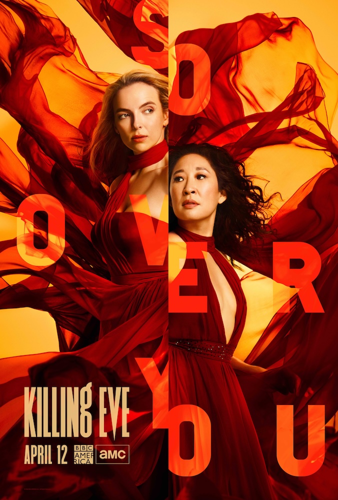 붉은색 바탕 위에 두 여성이 각각 다른 쪽을 보고 있는 모습. 왼쪽 하단에 'KILLING EVE' 텍스트.